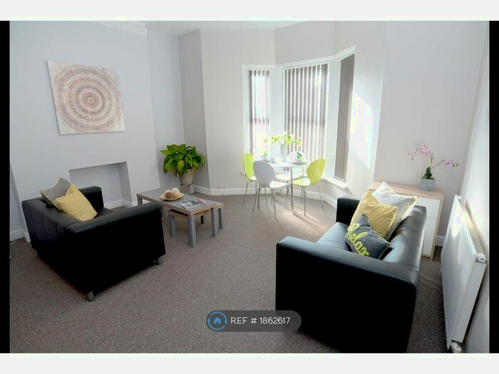 1 Bedroom Flat To Rent In Clytha Square, Newport, NP20