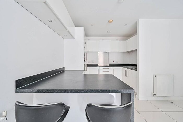 2 Bedroom Flat To Rent In Graciosa Court, Harford Street, Stepney, London, E1