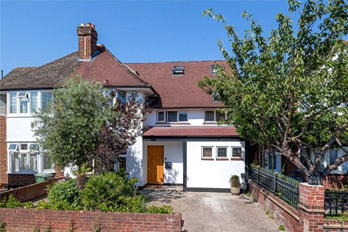 5 Bedroom Semi-Detached House For Sale In Shottfield Avenue, London, SW14
