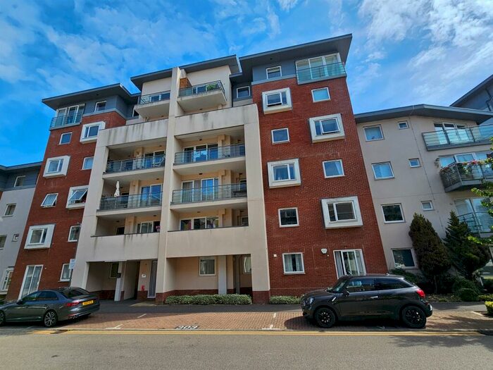 1 Bedroom Apartment For Sale In Coxhill Way, Aylesbury, HP21