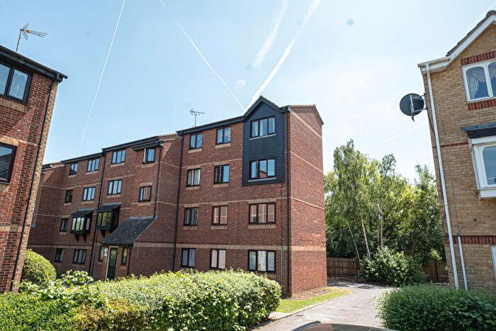 2 Bedroom Flat For Sale In The Glen, Basildon, SS16
