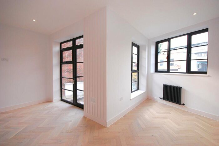 1 Bedroom Duplex To Rent In Melbourne Grove, London, SE22