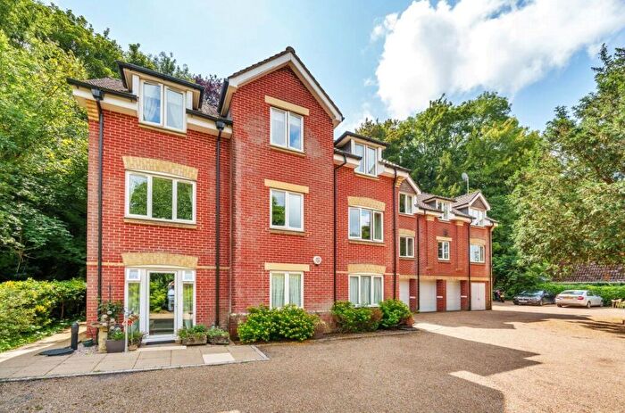 2 Bedroom Flat For Sale In Lower Lane, Bishops Waltham, Southampton, Hampshire, SO32