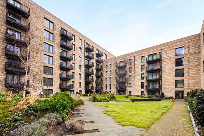 1 Bedroom Flat To Rent In Kingfisher Heights, Bramwell Way, London, E16