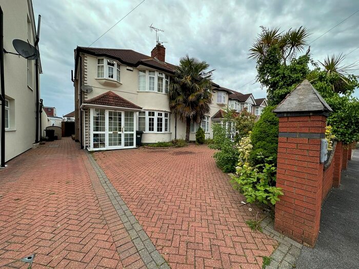 4 Bedroom Semi-Detached House To Rent In Shelley Crescent, Hounslow, TW5