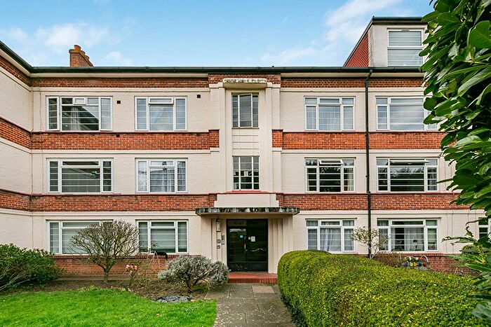 2 Bedroom Flat For Sale In Manor Vale, Brentford, TW8