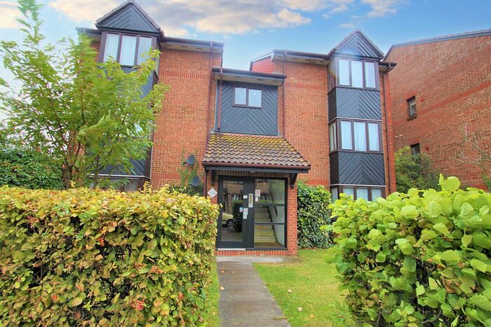 1 Bedroom Studio To Rent In Hawthorne Crescent, West Drayton, Greater London, UB7