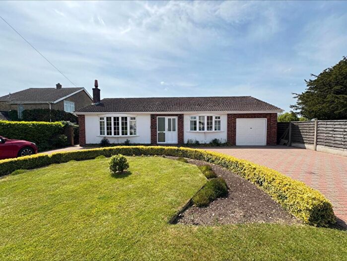 3 Bedroom Bungalow For Sale In Main Road, Covenham St Bartholomew, LN11