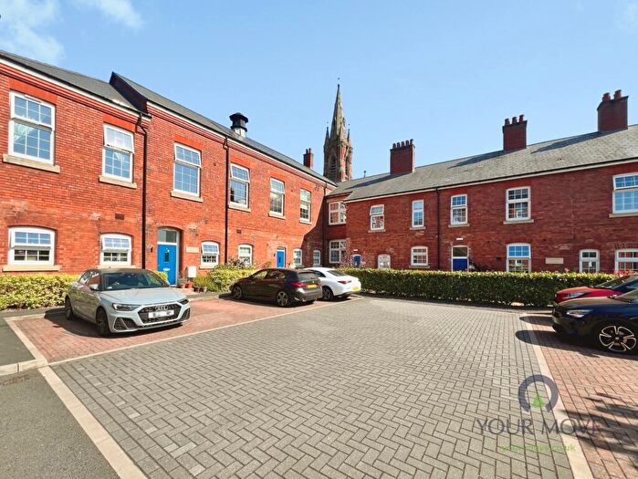 2 Bedroom Flat For Sale In New Road, Stourbridge, West Midlands, DY8