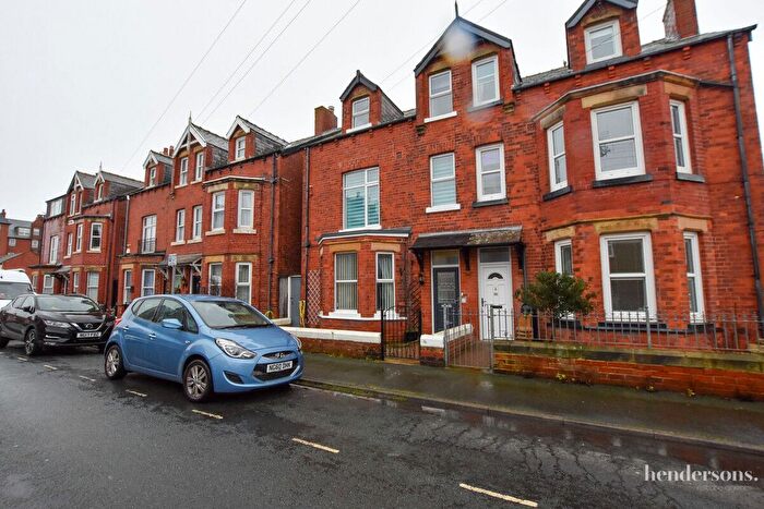 4 Bedroom Villa To Rent In Ocean Road, Whitby, YO21