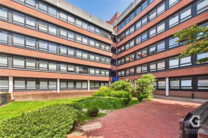 1 Bedroom Apartment To Rent In Wood Street, East Grinstead, West Sussex, RH19