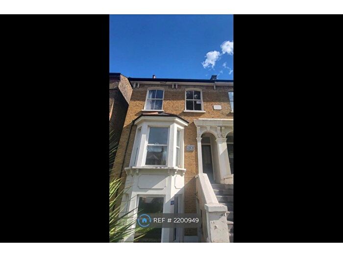 2 Bedroom Flat To Rent In Barry Road, London, SE22