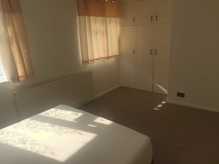 1 Bedroom Flat To Rent In Bridle Close, Enfield, EN3