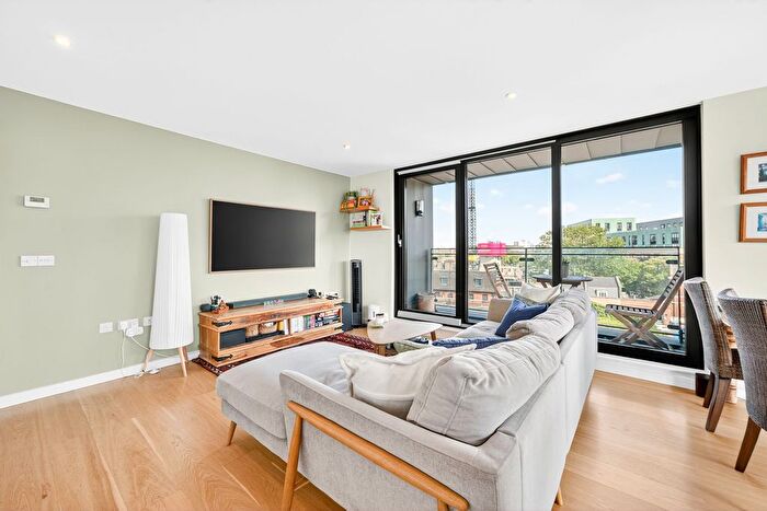 2 Bedroom Flat For Sale In Hardwicks Square, London, SW18