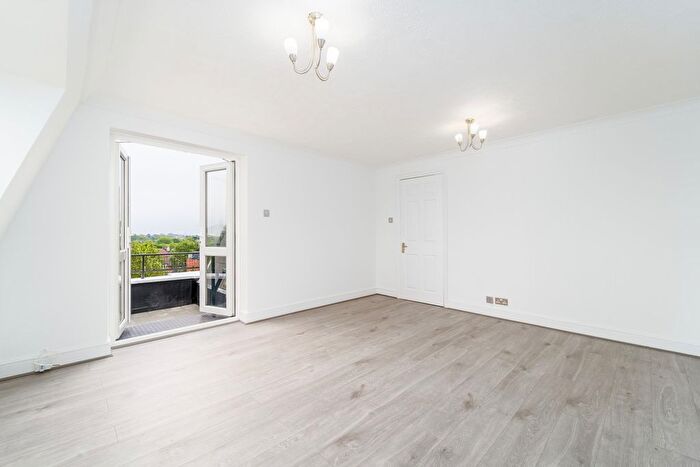 2 Bedroom Flat To Rent In Warwick Lodge, London, NW2