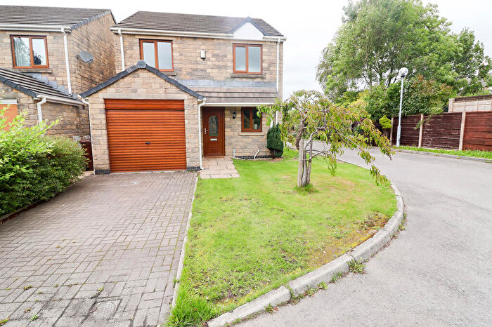 4 Bedroom Detached House For Sale In Wren Nest Close, Glossop, SK13