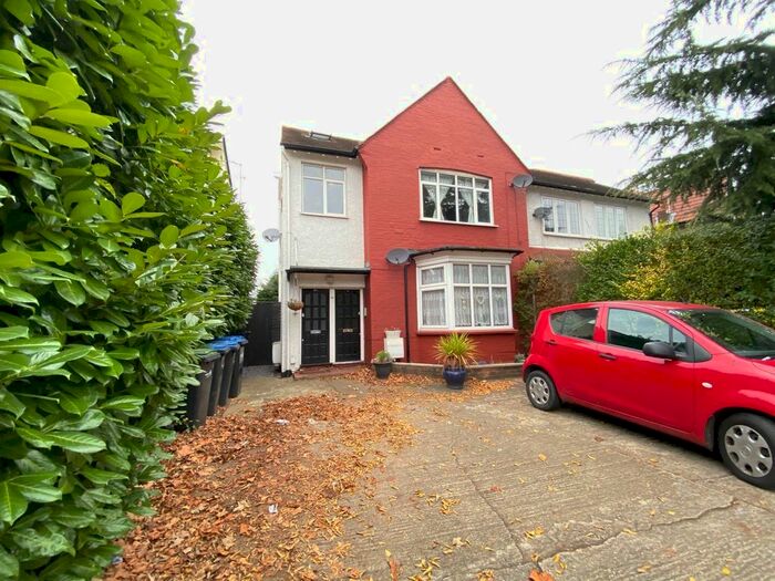 2 Bedroom Maisonette To Rent In London Road, Enfield EN2