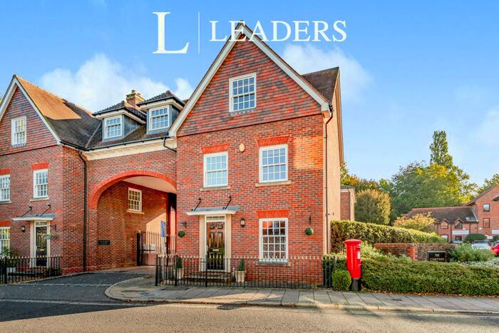 3 Bedroom Town House To Rent In Farriers Court, Horsham, RH12