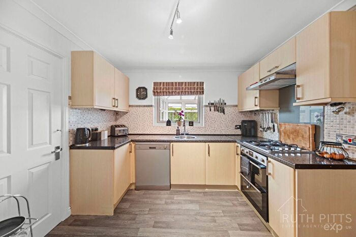 4 Bedroom Detached House For Sale In Norwood Drive, Brierley, S72