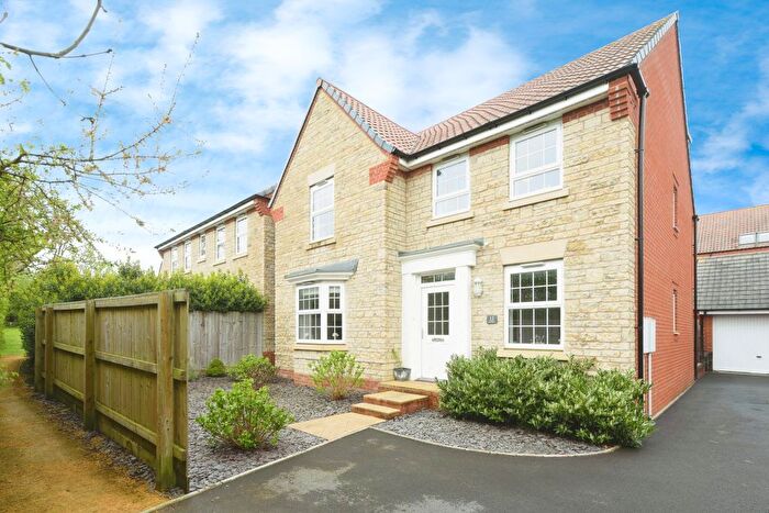 4 Bedroom Detached House For Sale In Weston Close, Calne, SN11