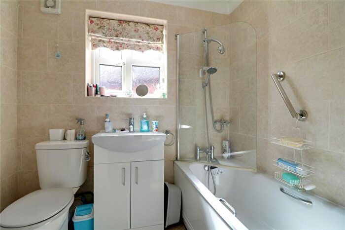 2 Bedroom Bungalow For Sale In Kingsdale, Scunthorpe, Lincolnshire, DN17
