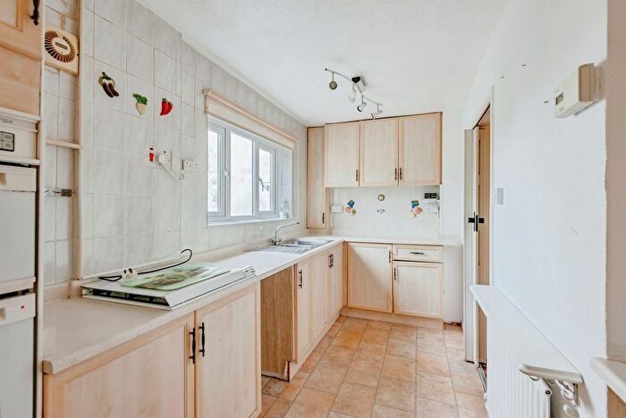 2 Bedroom End Terrace House For Sale In Woodfield Road, Crawley, RH10