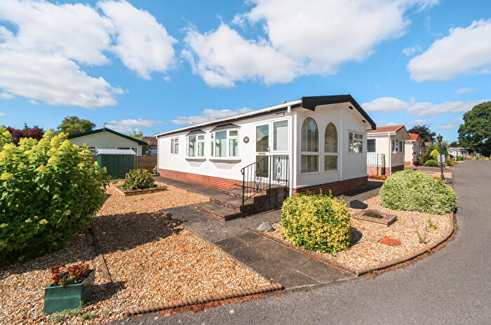 2 Bedroom Mobile Home For Sale In Whitfield Close, Warminster, BA12