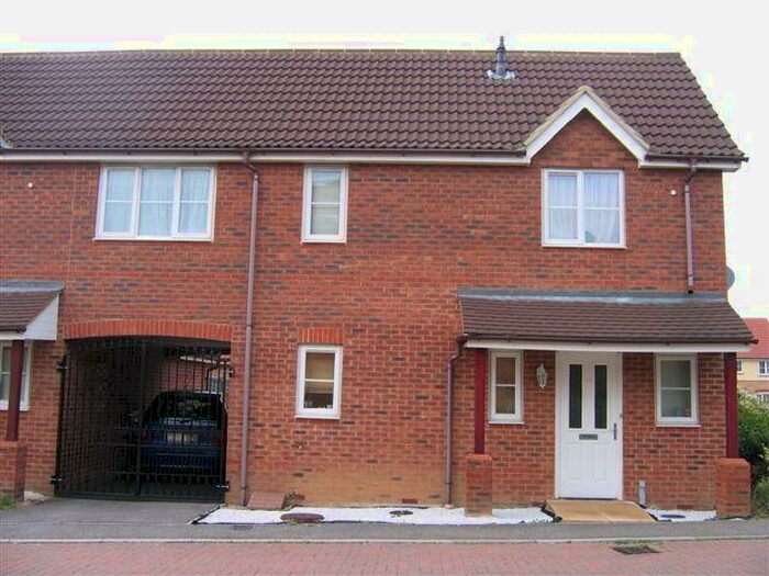 3 Bedroom Semi-Detached House To Rent In Thistle Drive, Hatfield, AL10