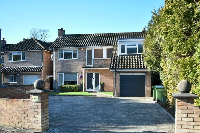 3 Bedroom Detached House To Rent In Brumana Close, Weybridge, KT13