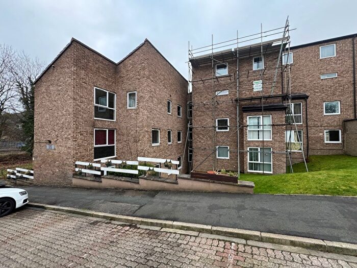 2 Bedroom Flat To Rent In Frizley Gardens, Frizinghall, Bradford, West Yorkshire, BD9