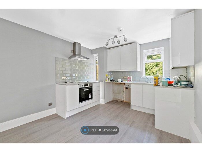 3 Bedroom Flat To Rent In Farnham Gardens, London, SW20