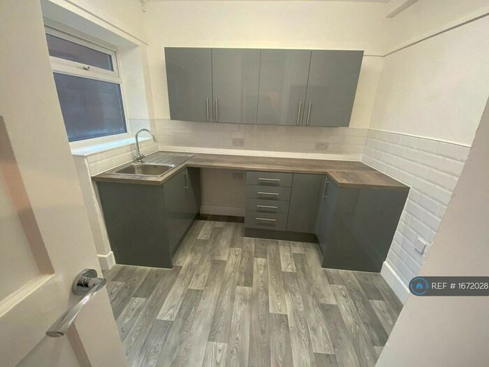 2 Bedroom Flat To Rent In Hamstead Court, Birmingham, B19