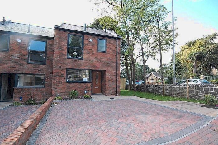 3 Bedroom Semi-Detached House To Rent In Leeds Road, Liversedge, WF15