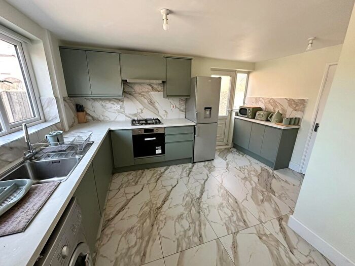 3 Bedroom End Of Terrace House To Rent In Claude Street, Dunkirk, NG7