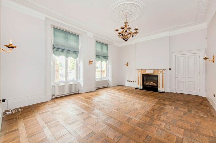 3 Bedroom Flat To Rent In Addison Road, London, W14