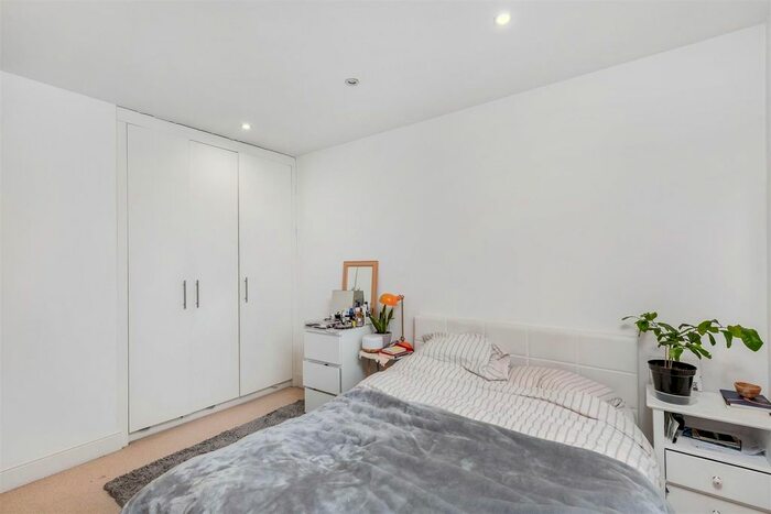 1 Bedroom Flat To Rent In Sheen Lane, East Sheen, SW14