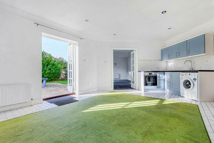 1 Bedroom Bungalow To Rent In Fairmile Avenue, Cobham, KT11