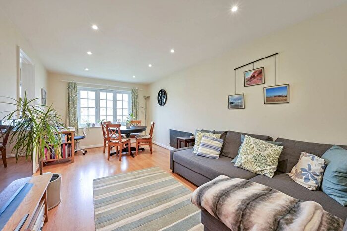 1 Bedroom Flat To Rent In Selhurst Close, Southfields, London, SW19