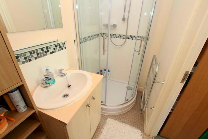 4 Bedroom Town House To Rent In Woking, GU22