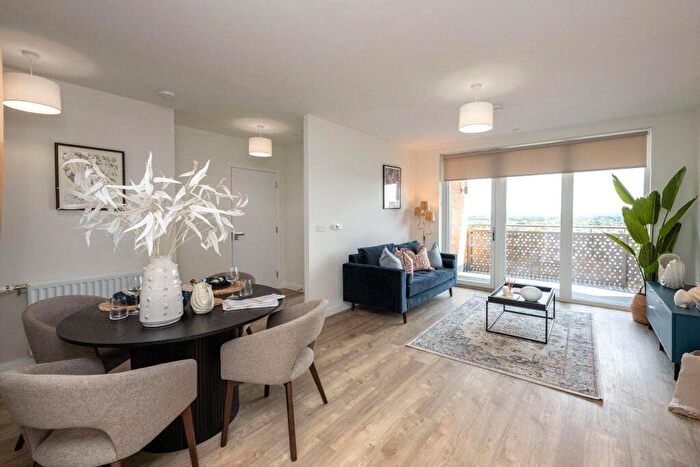 1 Bedroom Flat To Rent In Elmsleigh Road, Staines-Upon-Thames, Surrey, TW18