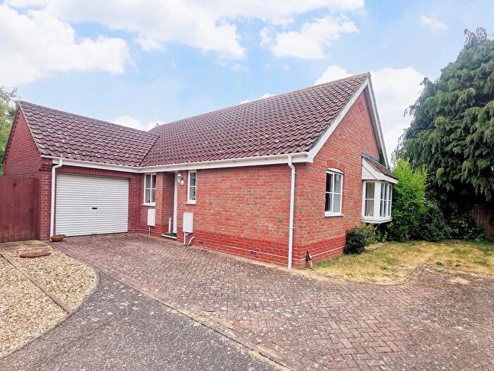 3 Bedroom Detached Bungalow For Sale In Cranes Meadow, Harleston, IP20