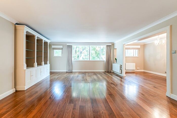 4 Bedroom Flat To Rent In Lower Sloane Street, London, SW1W