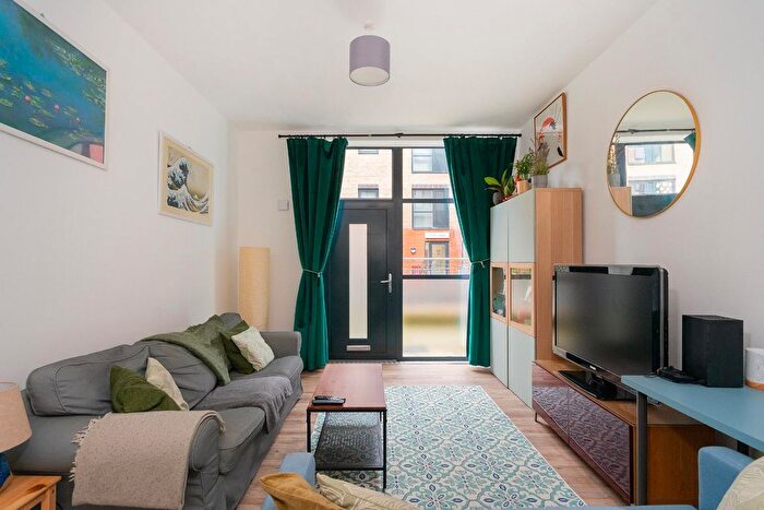 1 Bedroom Flat For Sale In Bullard Close, Stokes Croft, BS6
