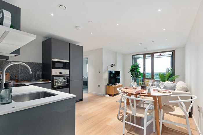 1 Bedroom Flat To Rent In The Wiltern, Dawlish Avenue East, Perivale, UB6