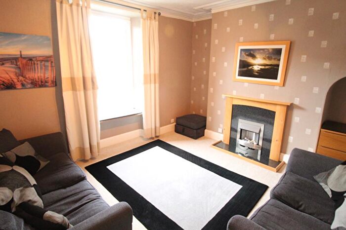 2 Bedroom Flat To Rent In Summerfield Terrace, Second Floor, AB24