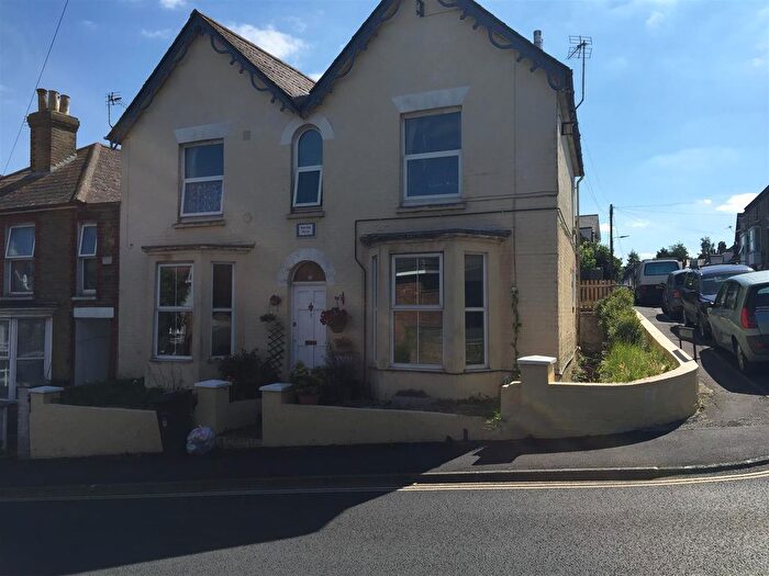 1 Bedroom Flat To Rent In Victoria Road, Cowes, PO31