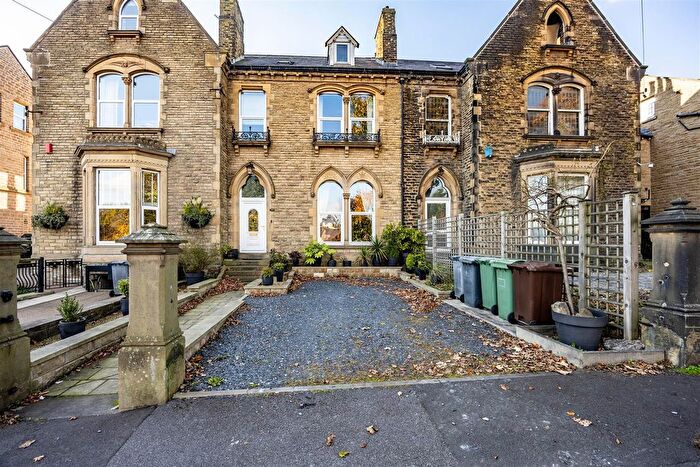 5 Bedroom Property For Sale In Gledholt Road, Gledholt, Huddersfield, HD1