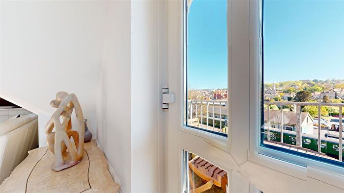 2 Bedroom Flat For Sale In Gilbert Road, Swanage, BH19