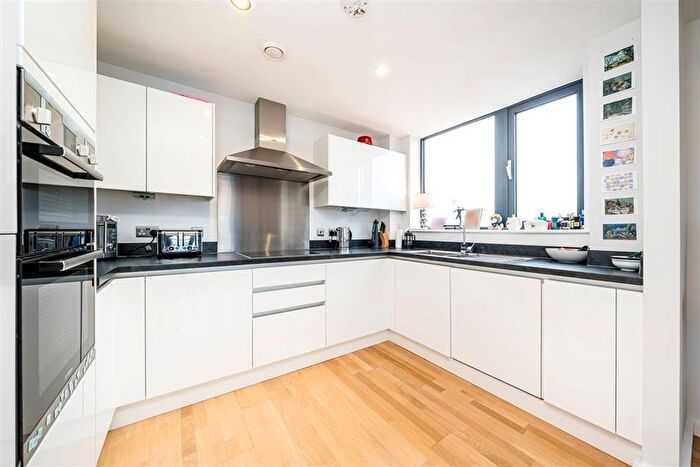 2 Bedroom Flat For Sale In Parkside Avenue, Greenwich, SE10