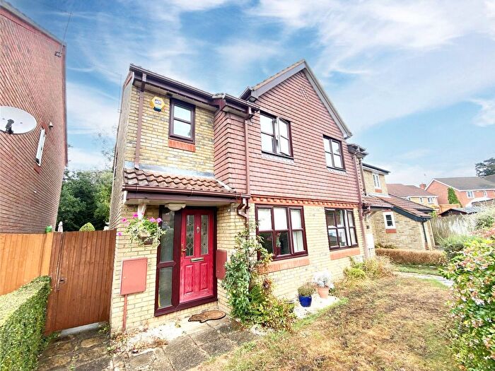 2 Bedroom End Of Terrace House To Rent In Montague Close, Wokingham, Berkshire, RG40